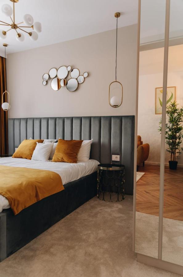Tulip Apartment Oradea Buitenkant foto