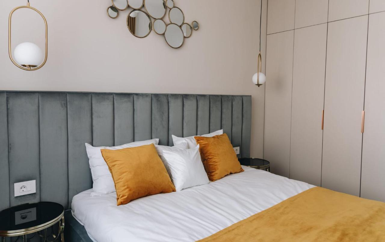 Tulip Apartment Oradea Buitenkant foto