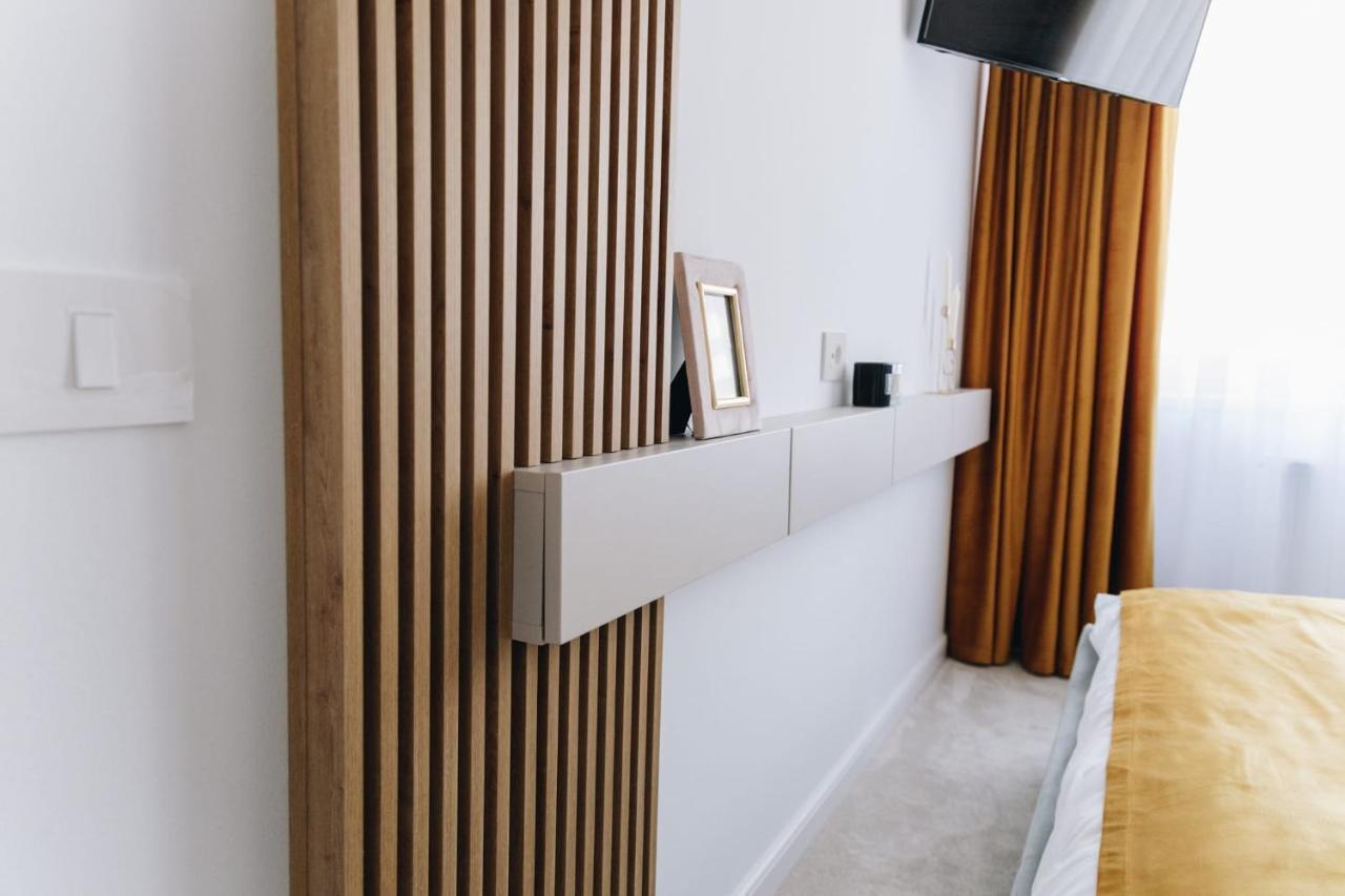 Tulip Apartment Oradea Buitenkant foto