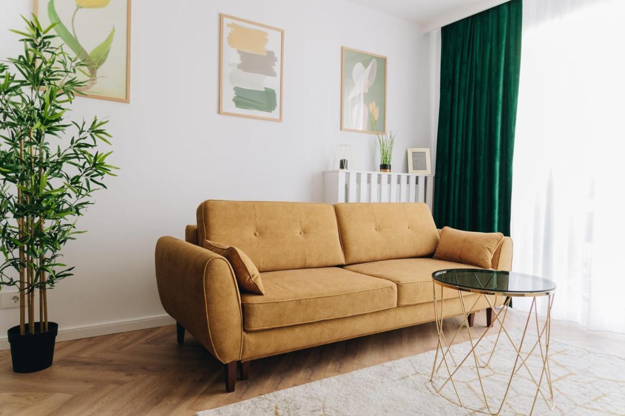 Tulip Apartment Oradea Buitenkant foto