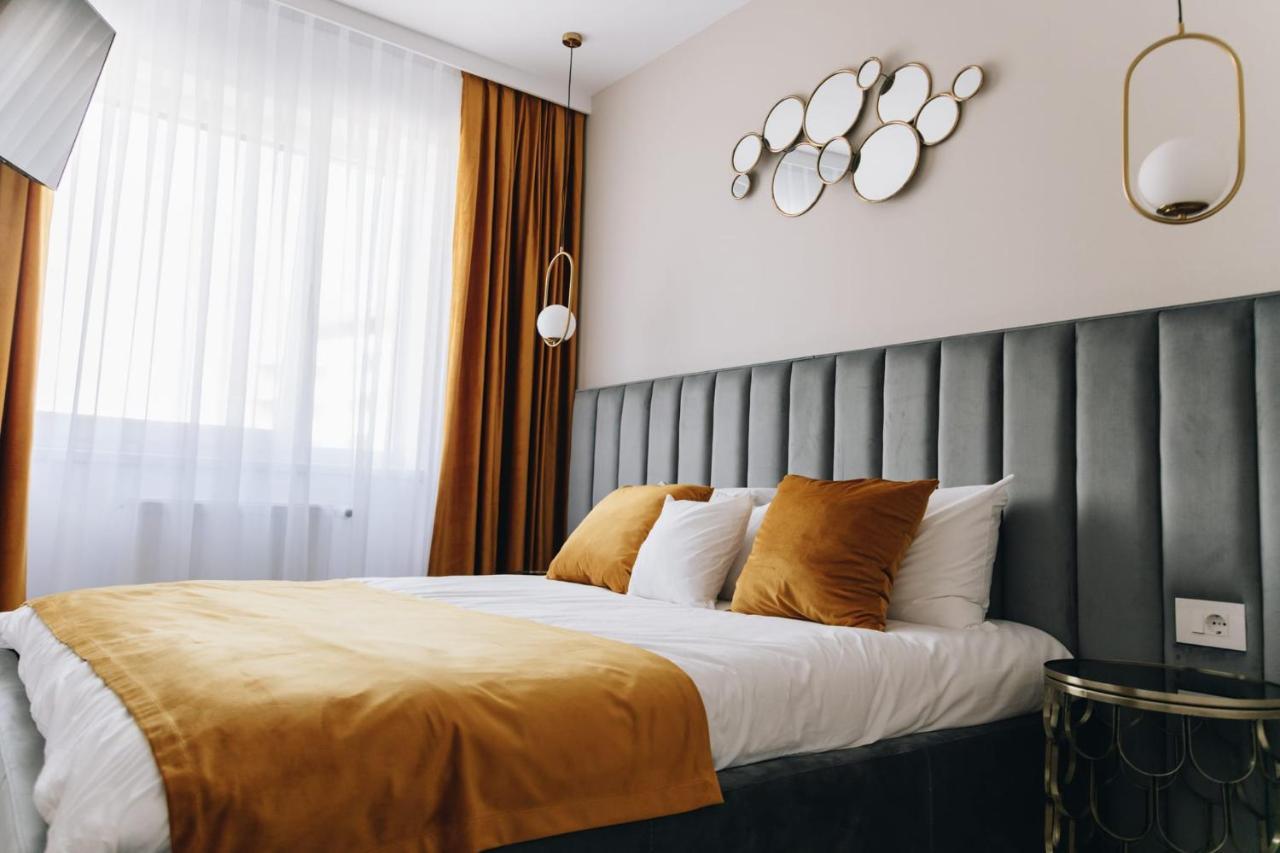 Tulip Apartment Oradea Buitenkant foto