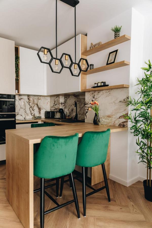 Tulip Apartment Oradea Buitenkant foto